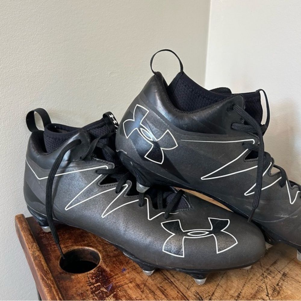 Under Armour Men's 13 Nitro Low Top Football Athletic Cleats Sporty Blokecore